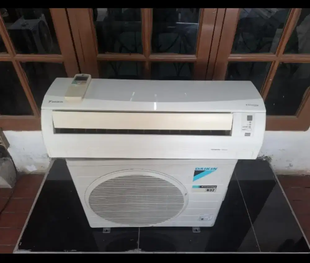 Ac daikin inverter 1 pk