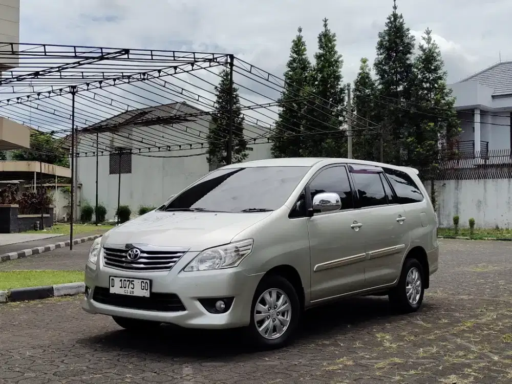 Innova G Diesel 2012 Matic Silver Inova Solar 1 tangan