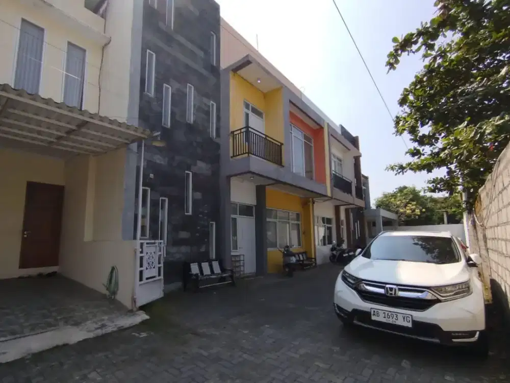 RUMAH MEWAH AREA TRIHANGGO SLEMAN