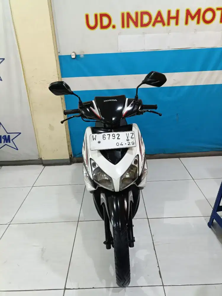 Hitam putih HONDA VARIO 110 KARBURATOR CW 2014 TIDAK BISA KREDIT