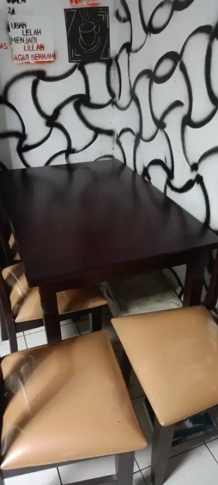 1 Set Meja Makan Second Oke