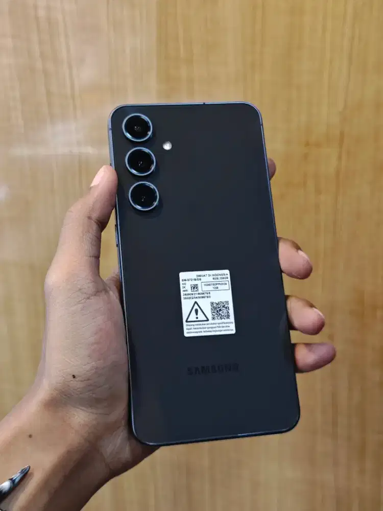 Samsung s24fe 5G 8/256 likenew