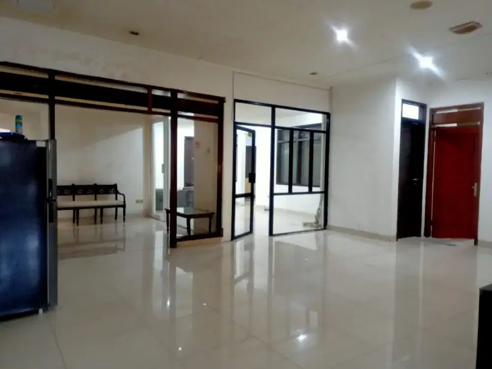 Rumah Luas Strategis di Jalan Terusan Martanegara Bandung