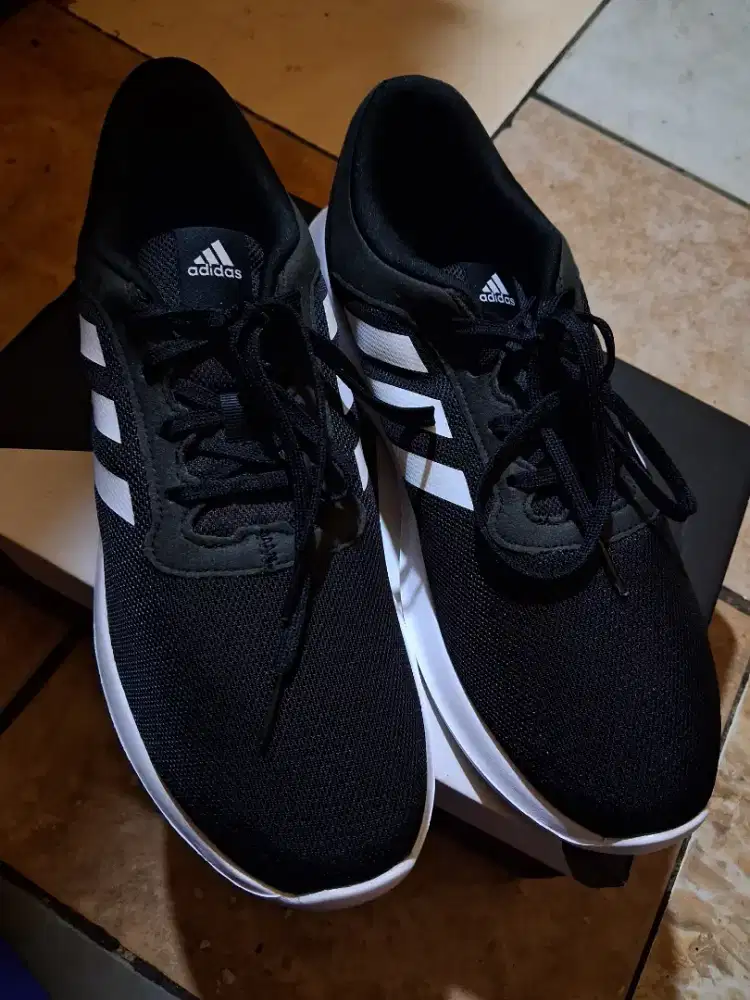 Sepatu Adidas Baru