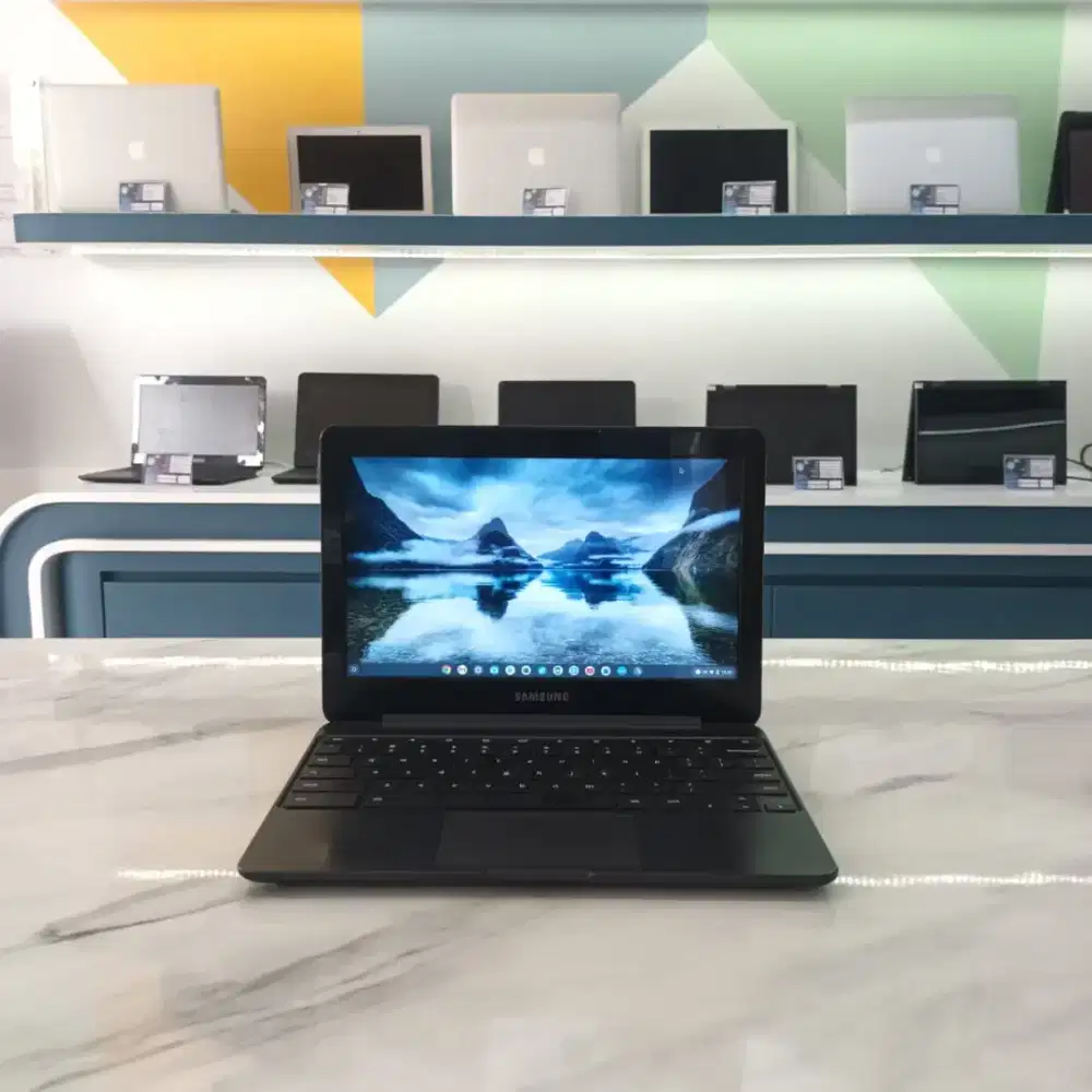 FOR SALE [s02] laptop samsung | 4Gb| ssd | 12'inch