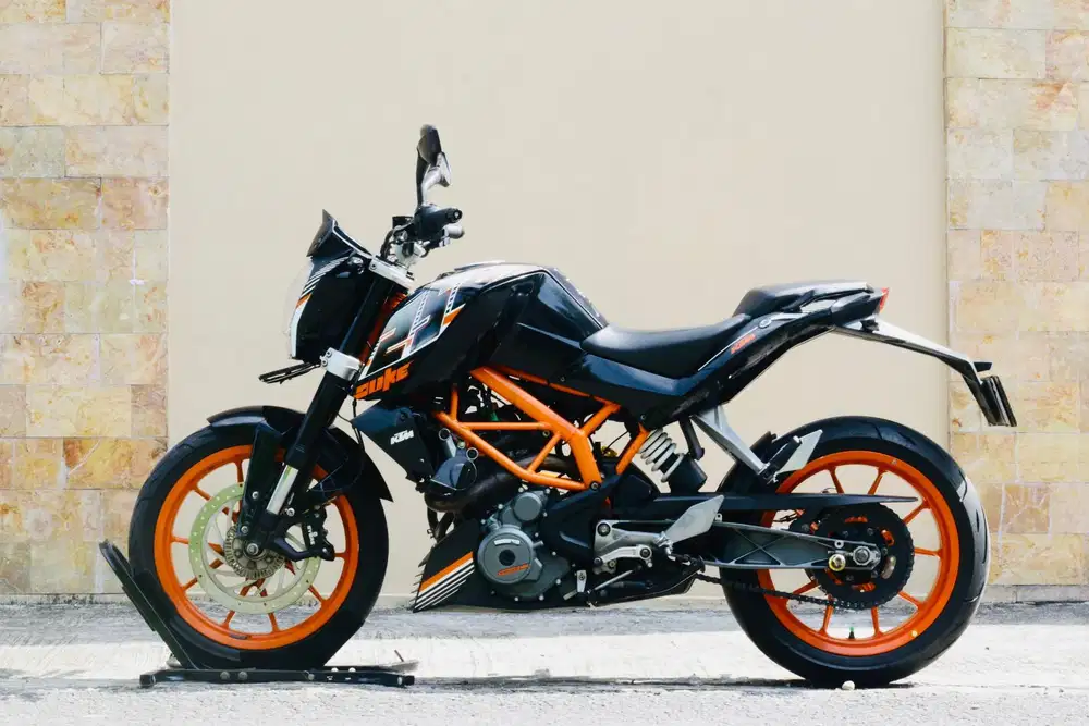 KTM Duke 250 ABS like new Z250 CBR250 versys250 estrella250