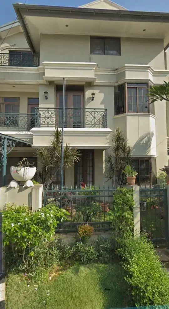 Di jual rumah 3 lantai siap huni dekat mall dan stasiun tanjung barat