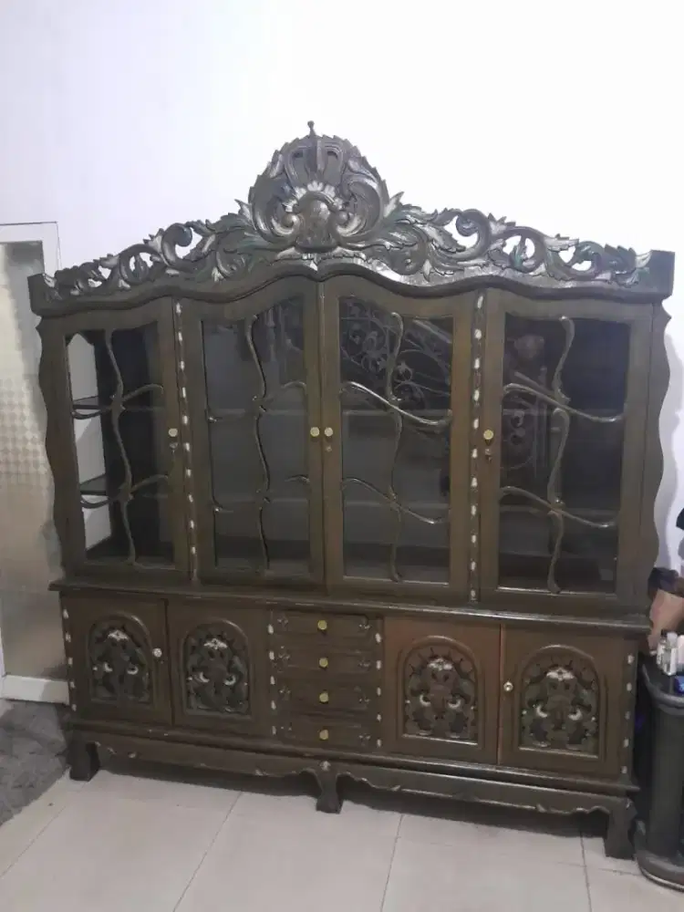 Lemari bahan kayu jepara