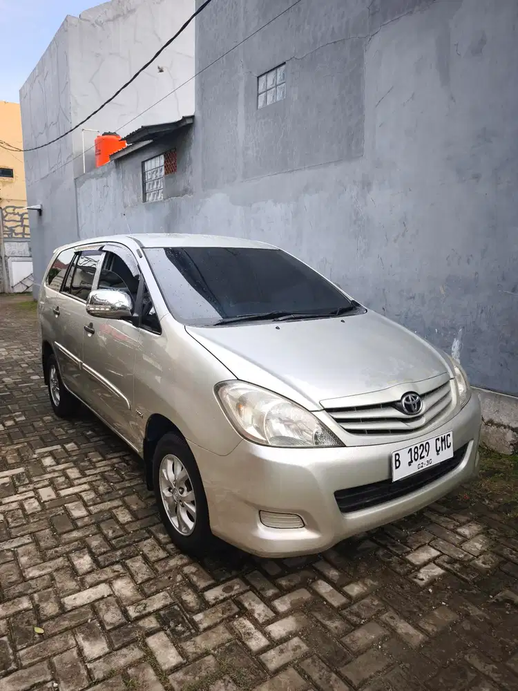 Innova E 2011 Metik Bensin