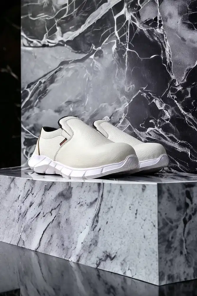 Optimal Sepatu safety pekerja perbengkelan Batam