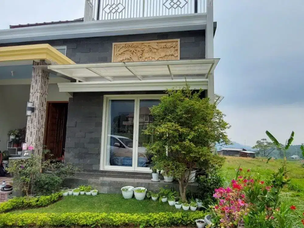 Vendor Bu Putus Asa, Vila di Trawas, Dack Rooftop Taman Belakang dan Depan Lantai Geranit