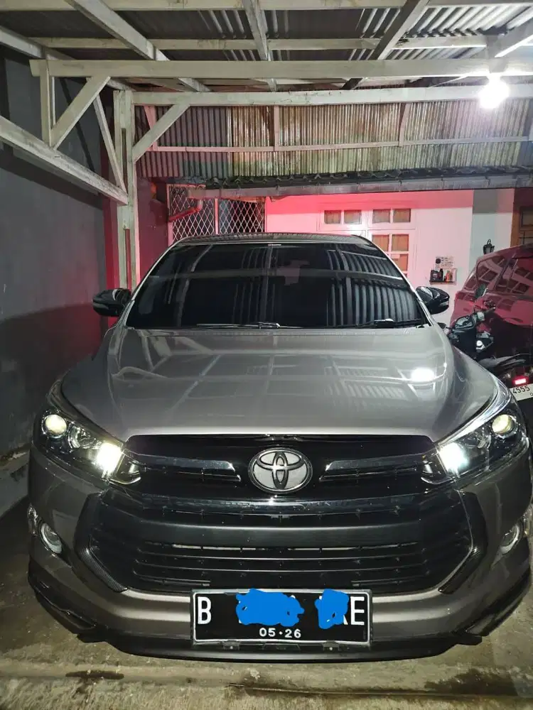 Toyota Kijang Innova Reborn 2.0 V Bensin AT 2016 brown metallic
