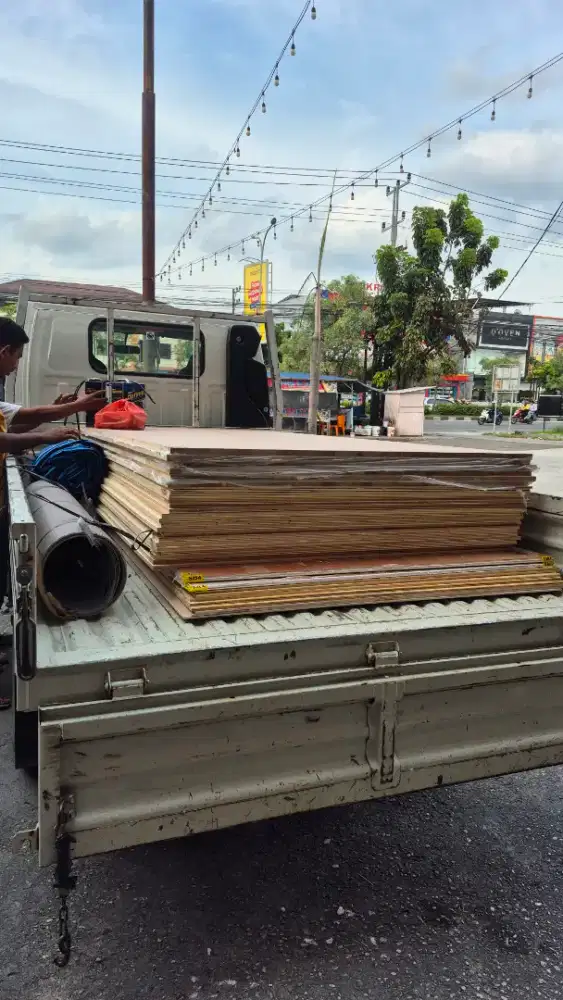 Jasa angkutan barang dalam dan luar kota
