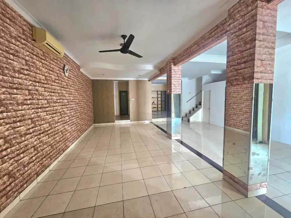 Disewakan Tempat Usaha Nyaman di Harapan Indah, Bekasi