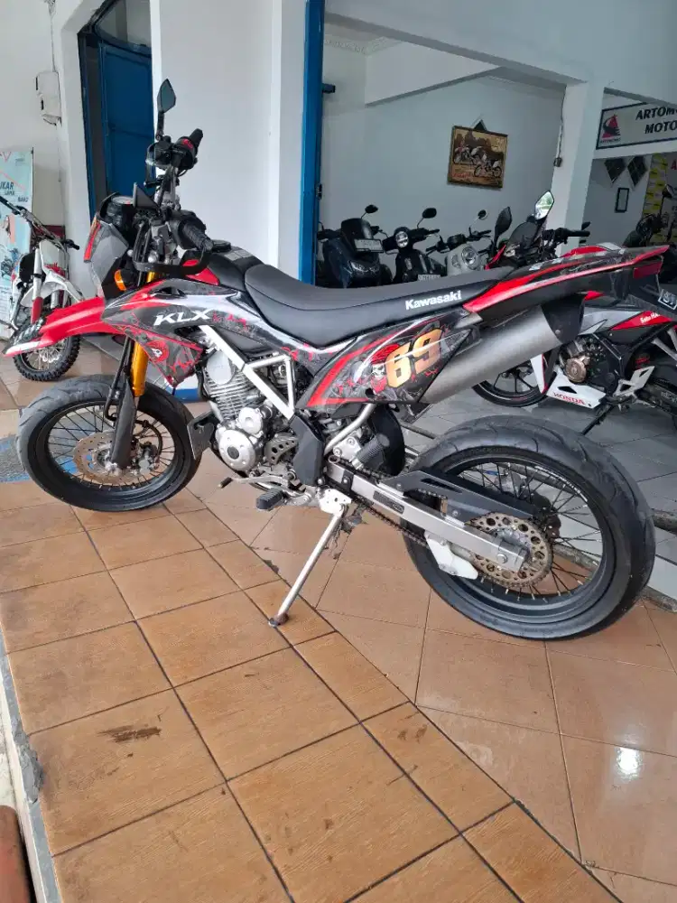 Jual klx 150 motor bekas tapi rasa baru