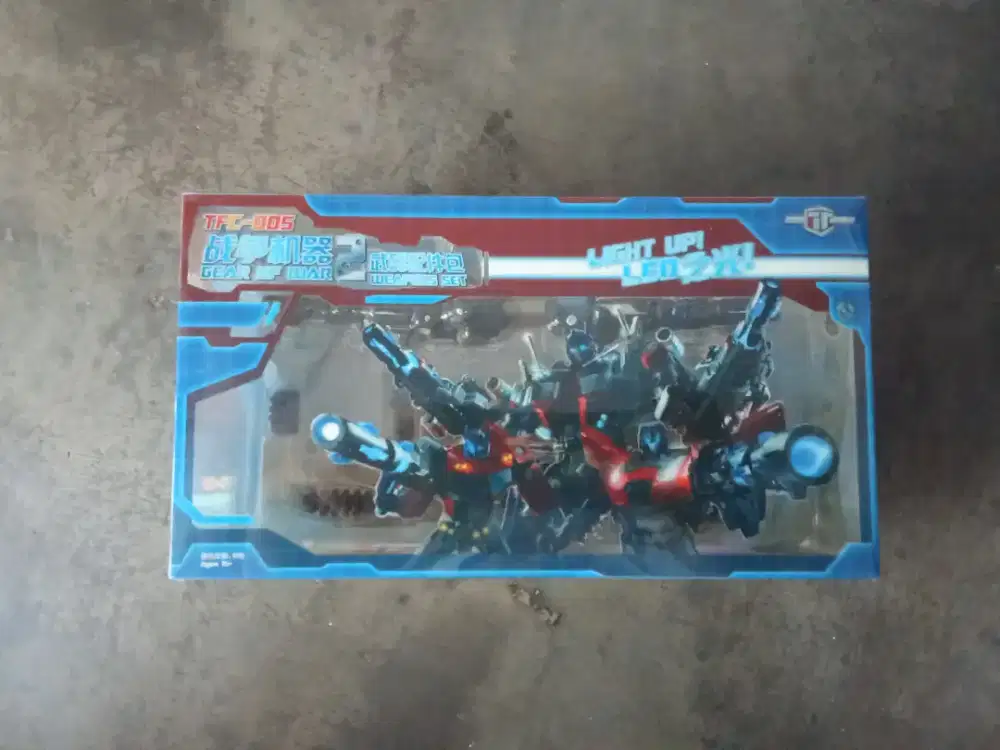 TFC TOYS 005 GEAR OF WAR LED TRANSFORMERS