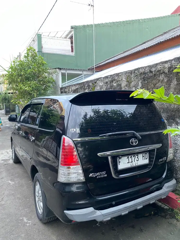 Kijang innova v luxury 2011