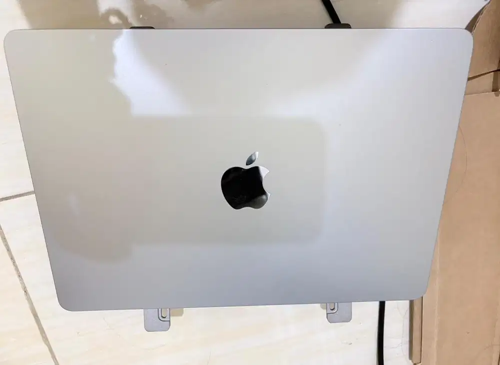 Macbook Air 13 M4 16/256 SkyBlue, Garansi iBox