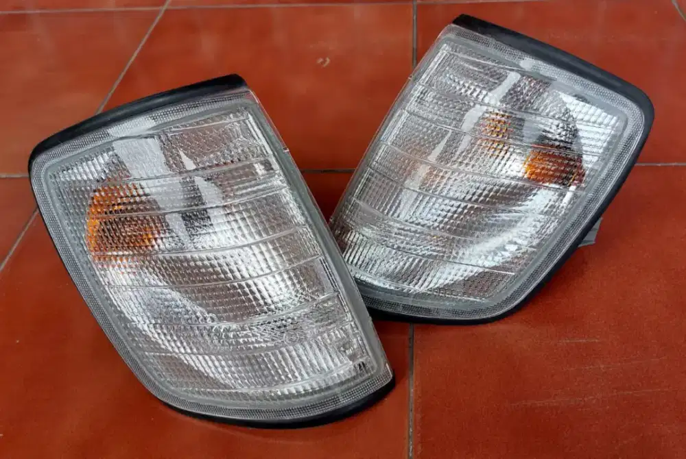 Lampu Sein Depan Mercedes W124 NOS AL Original E320 300E 230E E220 MP