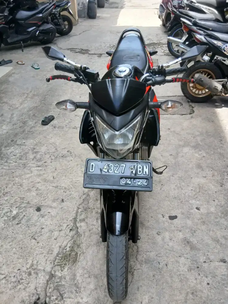 Honda cb tahun 2014 plat d