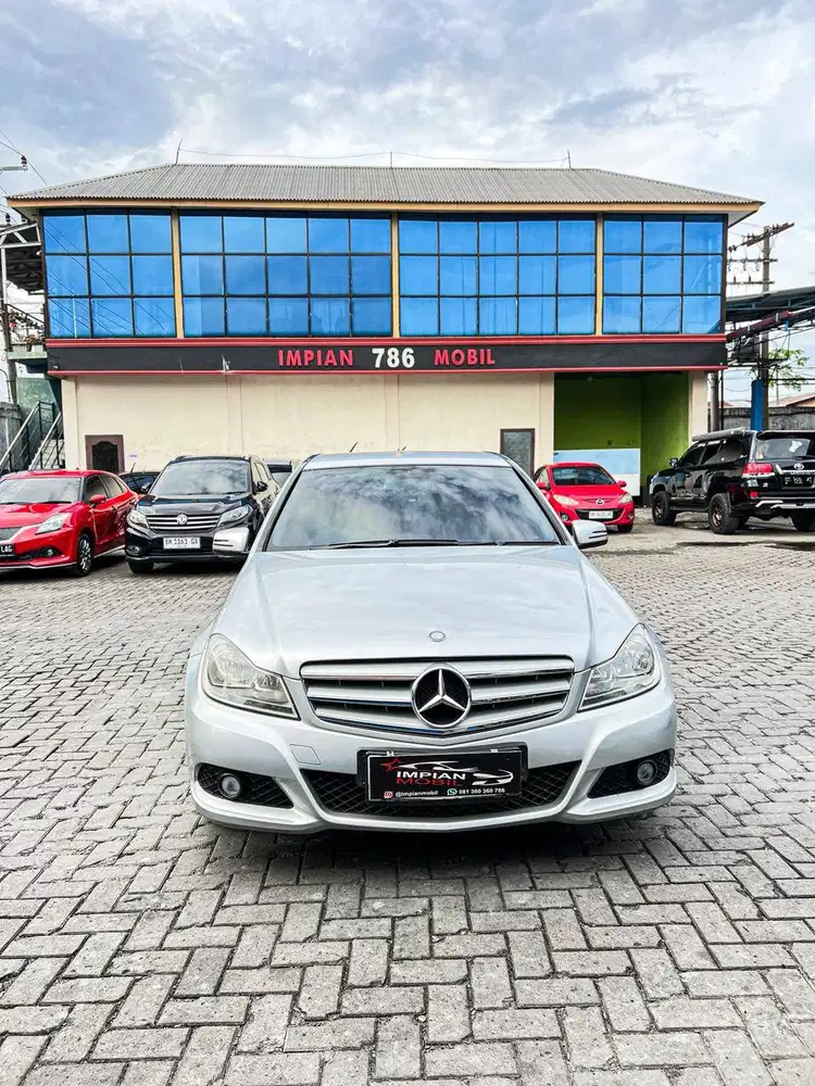 Mercedes Benz C200 CGI A/T 2012 Silver bmw 320i audi a4 lexus is250