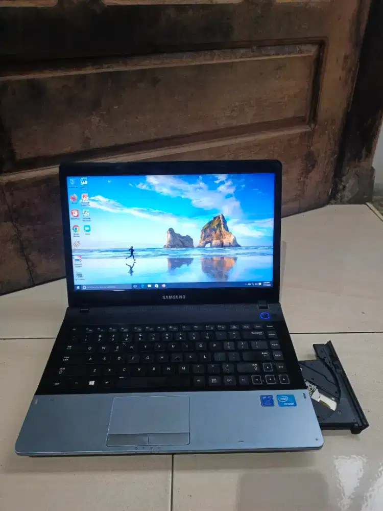 laptop samsung ram 10gb windows 10 siap pake no minus (nego)