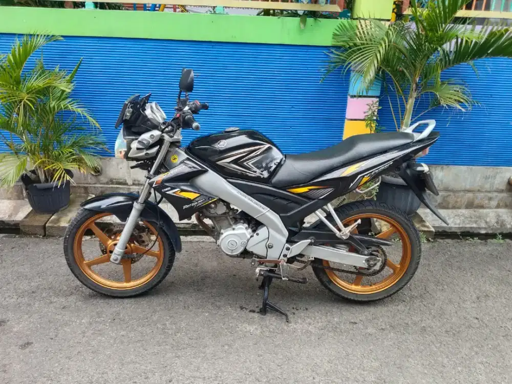 Yamaha Vixion old tahun 2009 mesin halus pajak hidup siap pakai