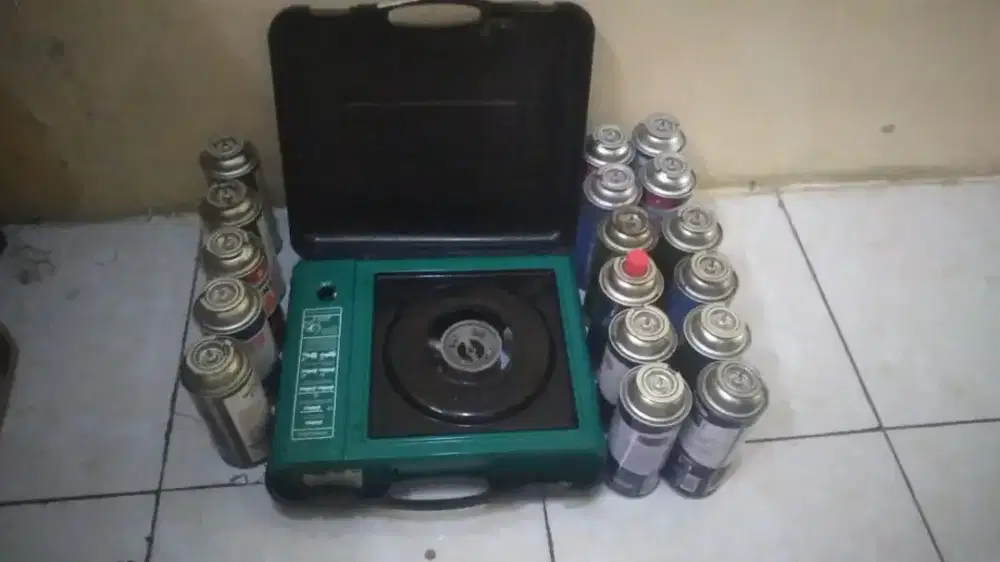 Kompor gas portable + tabung gas kosongnya ada 20 biji
