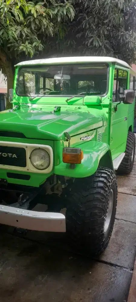 Toyota hardtop jeep