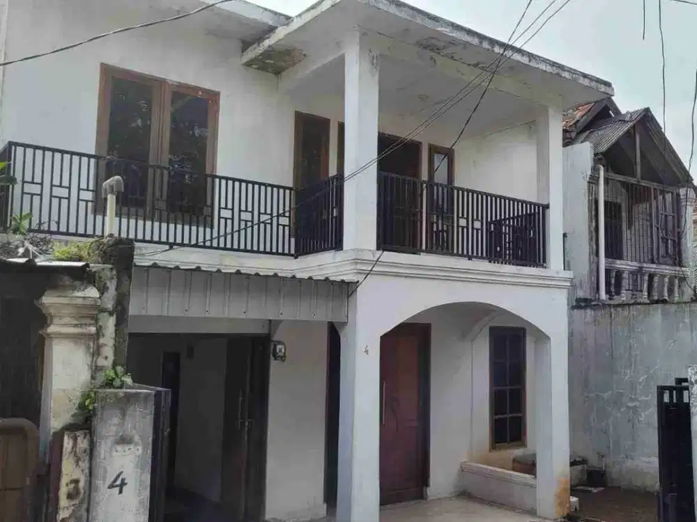 DIJUAL RUMAH (Layak Huni Perlu Renov Sedikit) DI KRAMAT BARU DALAM GANDARIA SELATAN CILANDAK JAKARTA SELATAN
SHM 
Luas tanah: 168m²
Luas bangunan: 262m
Kamar tidur: 5+1
Kamar mandi: 3+1
Garasi: 1 + 1 carport
Hadap: timur
Listrik: 5500watt
Harga jual: 3,9M