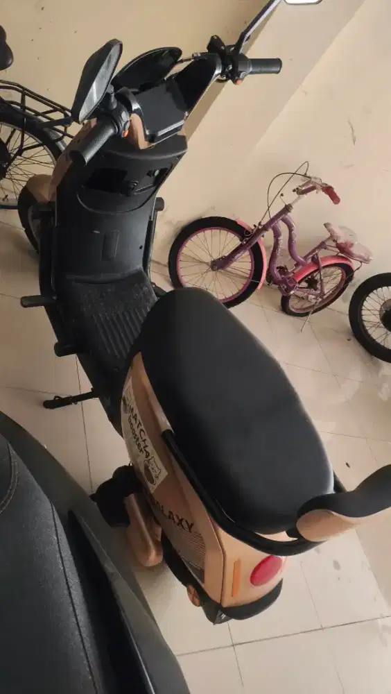 Sepeda listrik merk selis