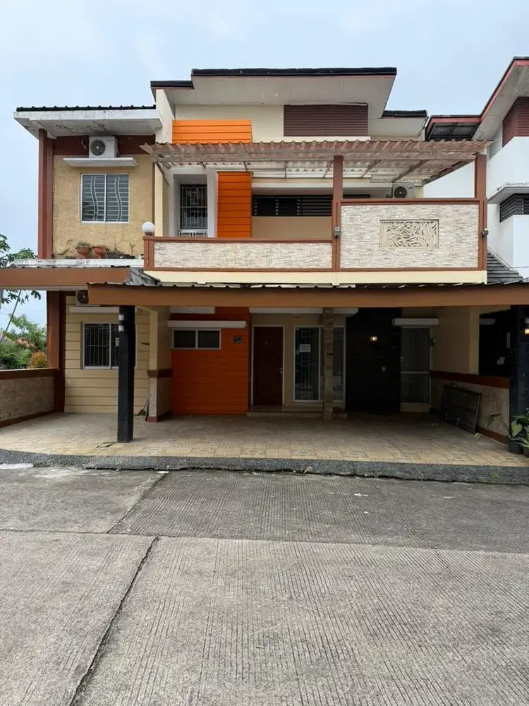 Dikontrak/disewakan rumah tinggal 2 lt