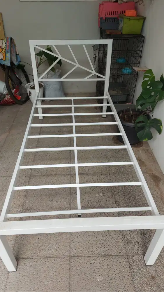 Dijual Ranjang tempat tidur besi minimalis warna putih