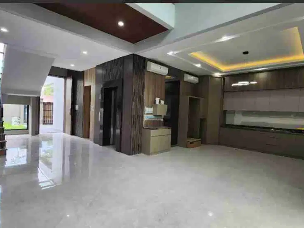 Rumah Private Lift 3 Lantai