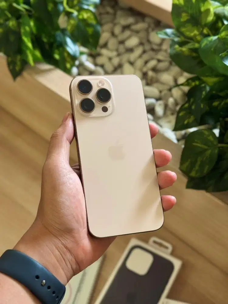 iPhone 16 Pro Max 256GB Dessert Titanium Garansi Resmi iBox