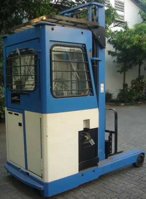 REACHTRUCK 2.5 TON 4 METER