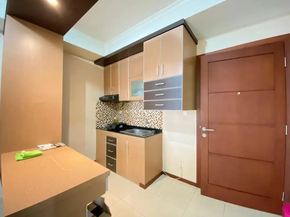 2 kamar tidur lantai rendah view pool SIAP HUNI Apt.Royal Mediterania Garden