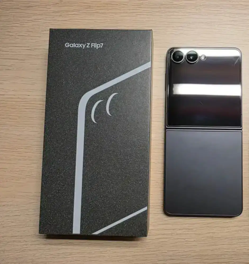 Samsung Z Flip 7 12/256 like new resmi