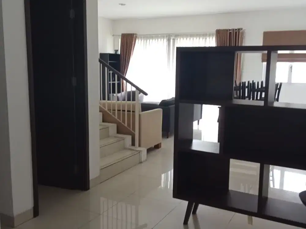 Disewakan rumah murah 2lantai di Cluster Palm Spring Jakarta Garden City Jakarta Timur siaphuni minimalis modern