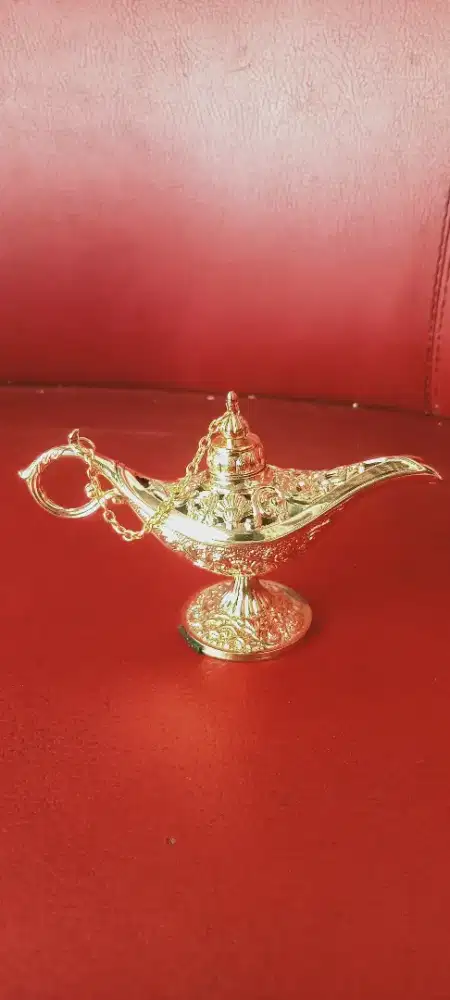 Barang antik lampu Aladin unik