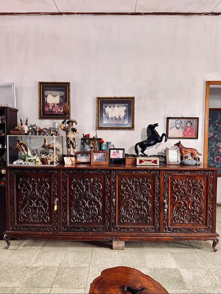 Lemari buffet ukir jati tua tahun 1980 vintage antik kuno