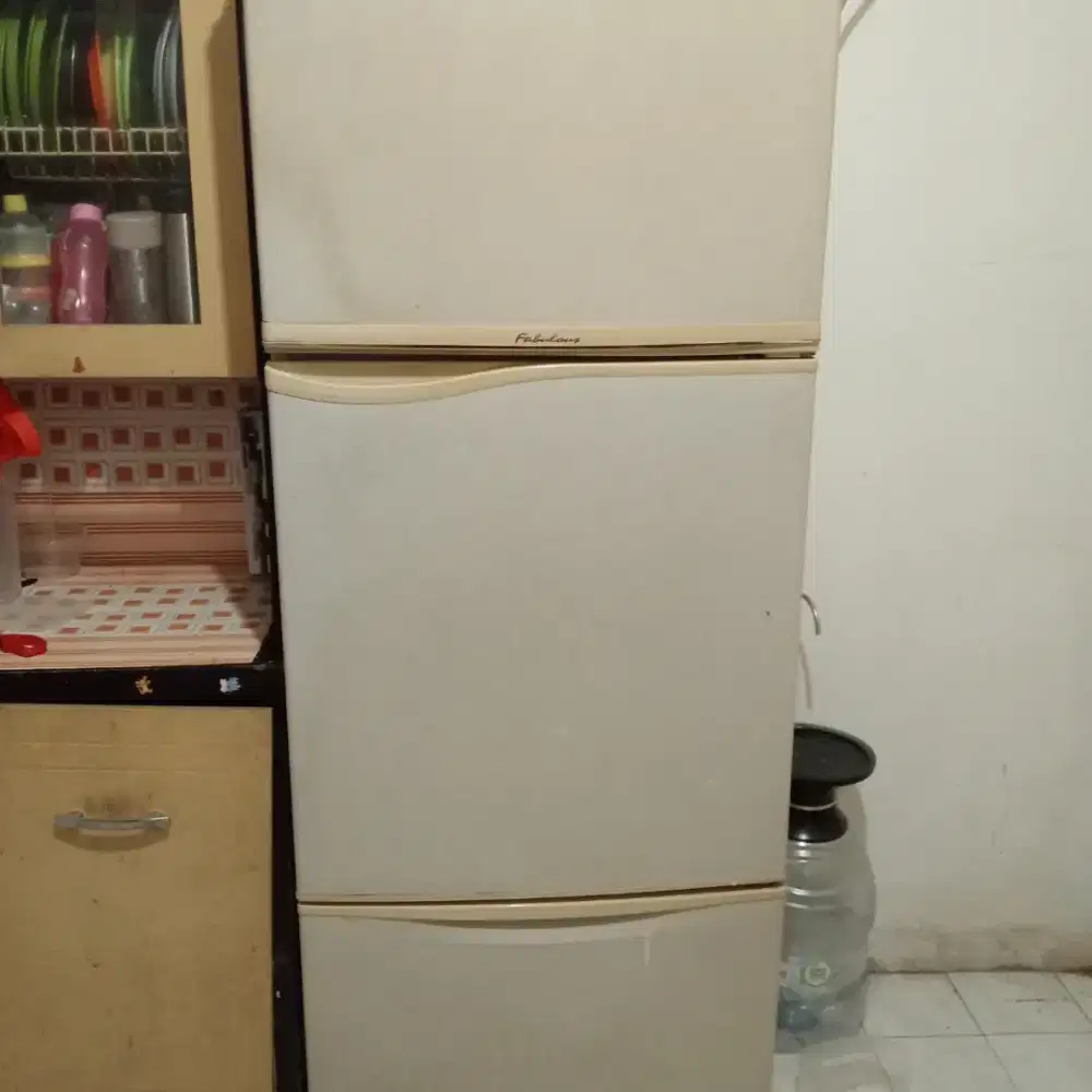 Kulkas Toshiba 2pintu