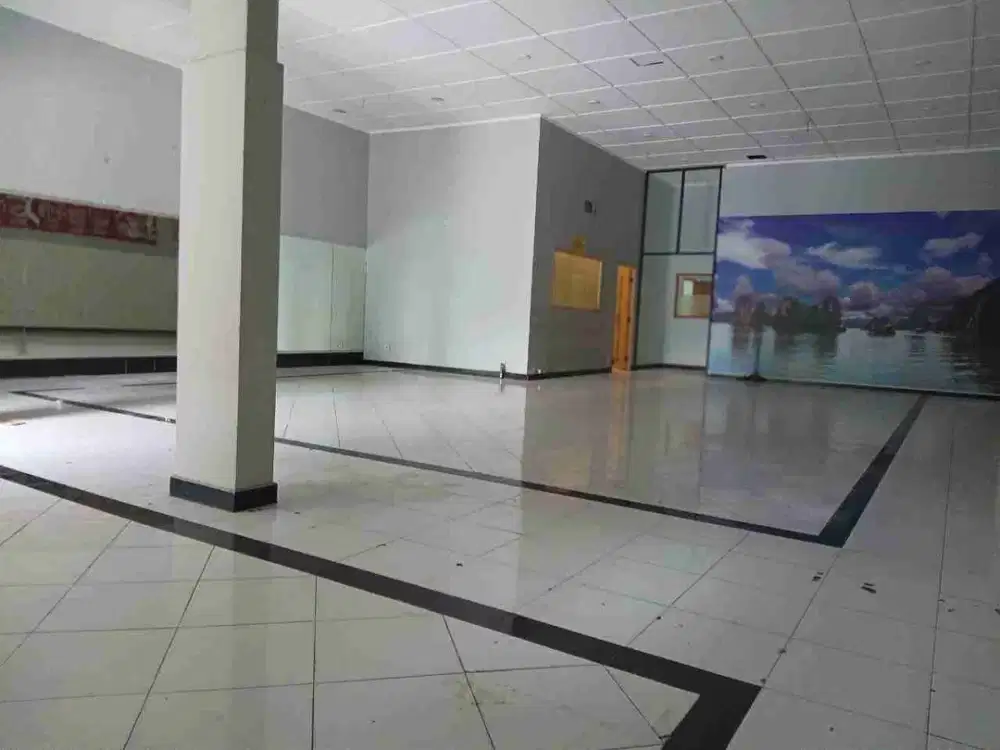 Ruang usaha bagus di tengah kota dekat jln. Slamet riyadi solo