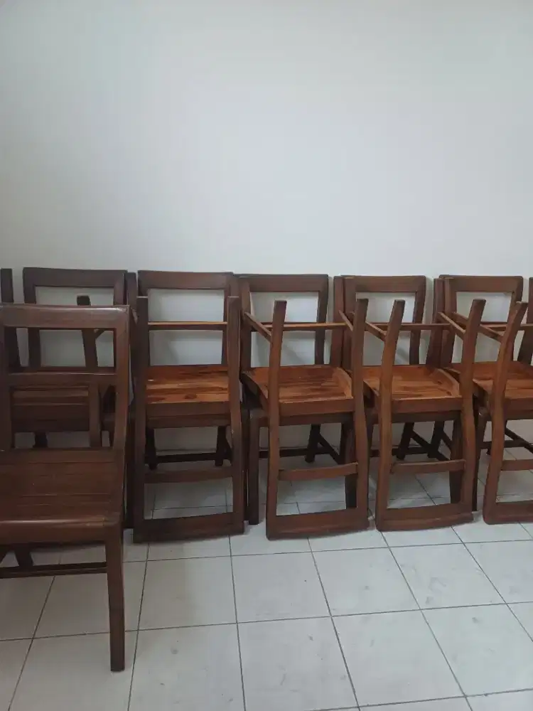 Dijual kursi kayu kondisi 85%