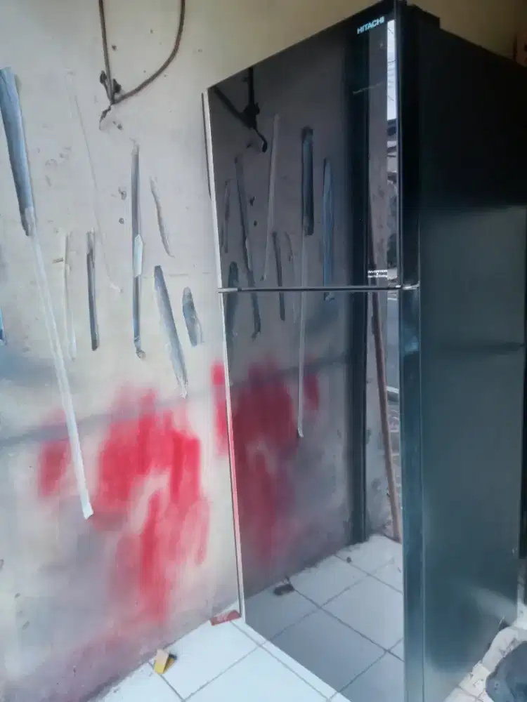 Di jual kulkas 2 pintu merk HITACHI ukuran semi Jumbo Normaldinginbeku