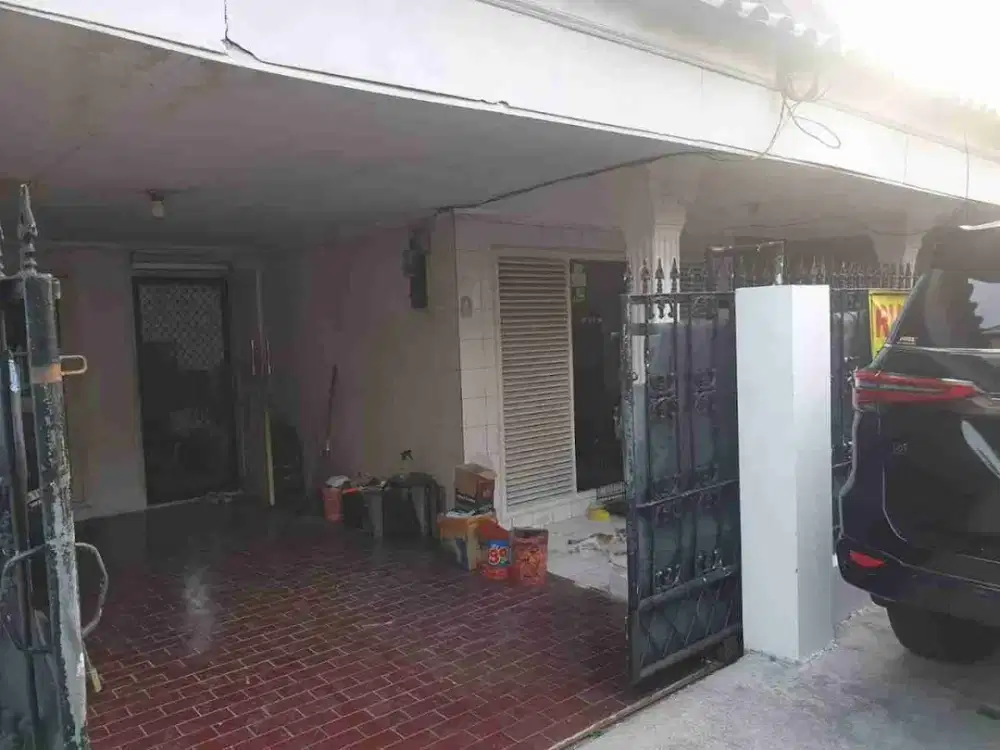 Dijual Rumah Standar 2 Lantai Lokasi Strategis