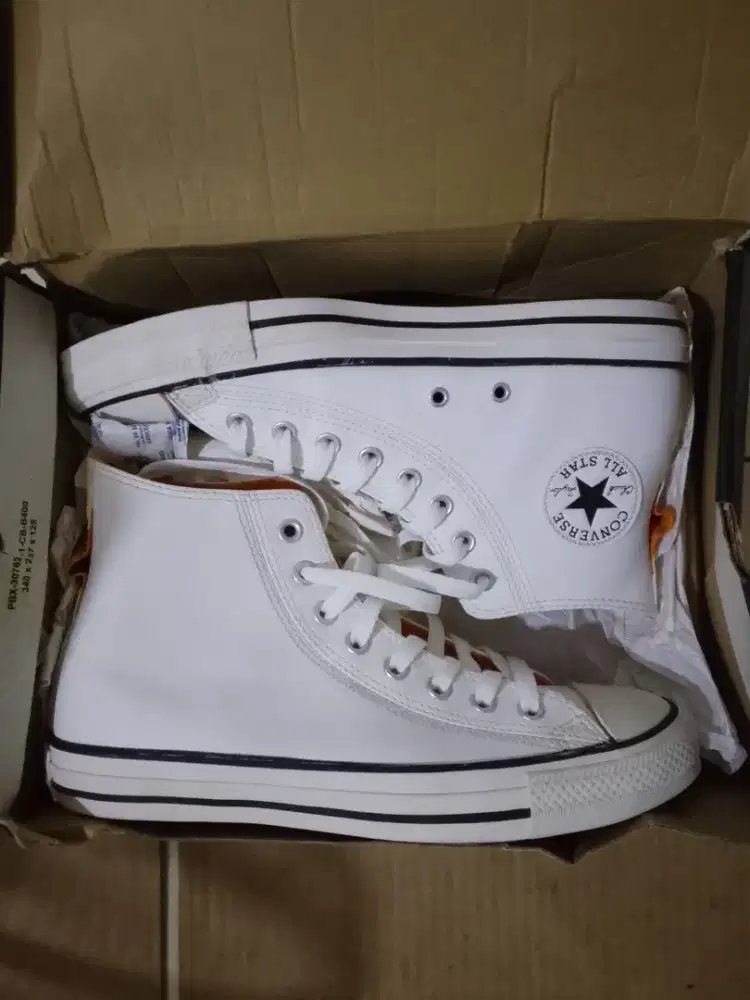 Sepatu Converse limited edition uk42 Ori