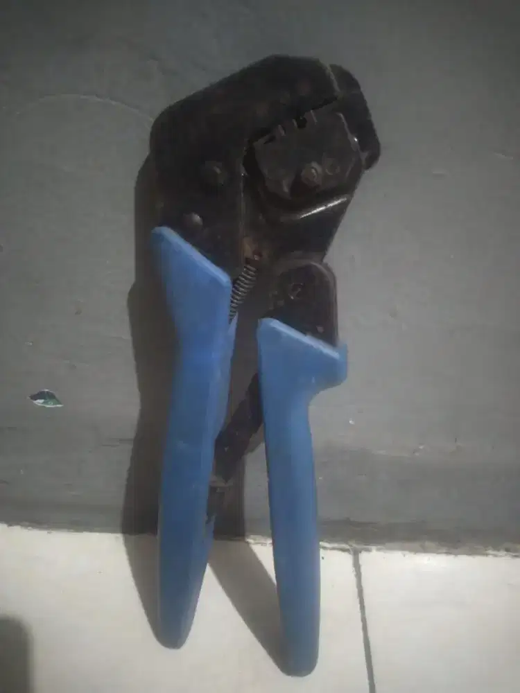 Tang crimping cat 6 amp