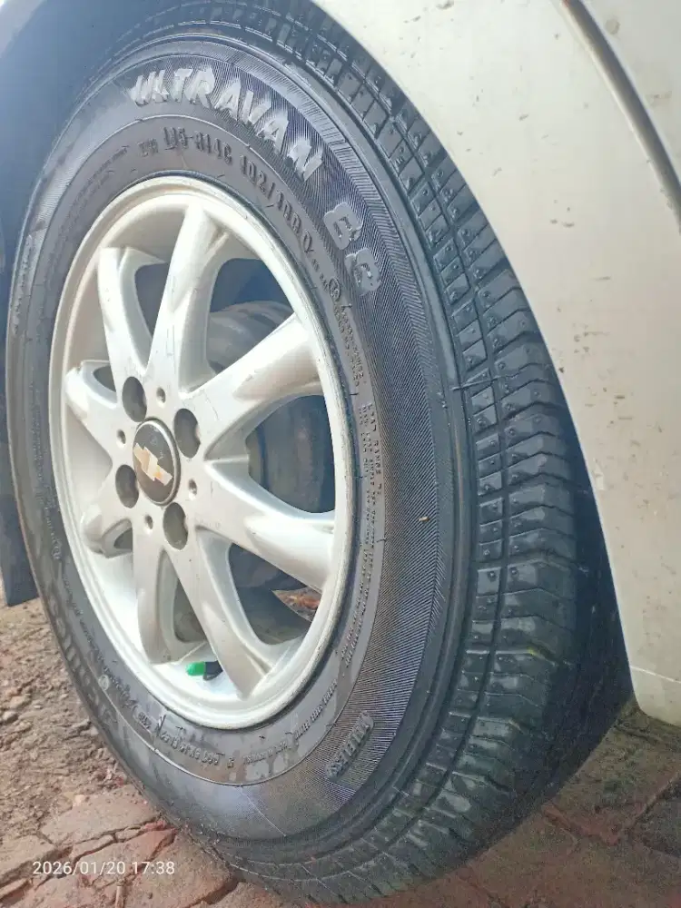 Dijual murah 2 ban mobil 8play