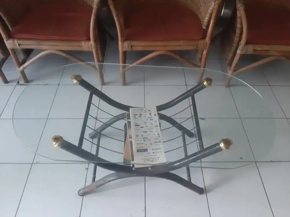 Dijual kursi rotan + meja kaca